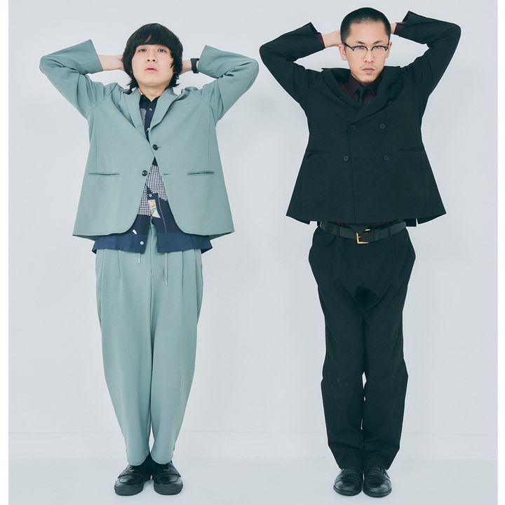 4、3と同じ姿勢で、今度は重心を落とし、両脚の太もも全体に力を入れてキープ。