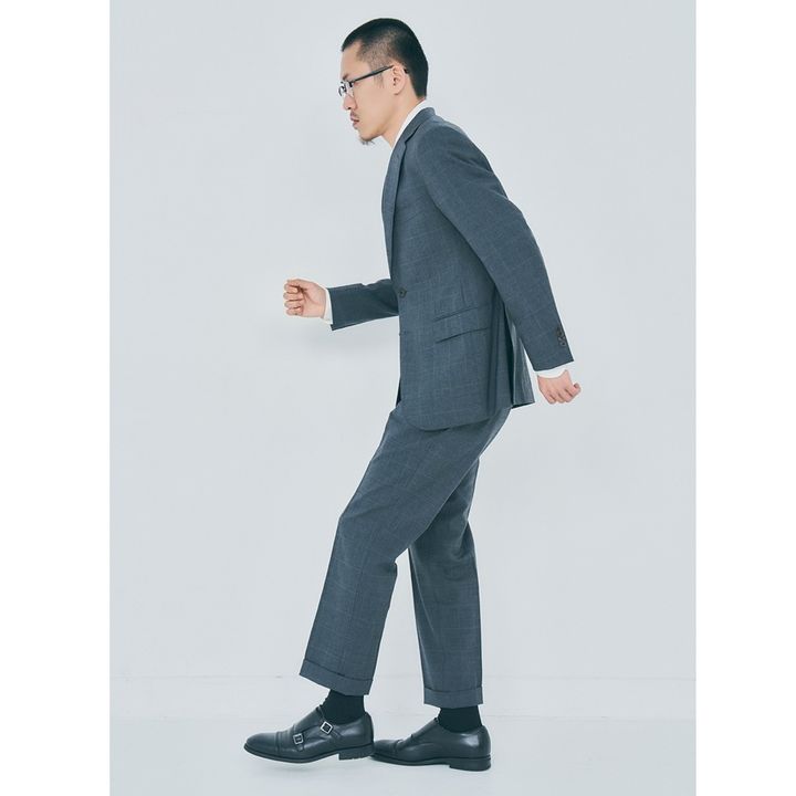 ×背中が丸まっていると、運動量も代謝も低下。ながらスマホは、もってのほか。