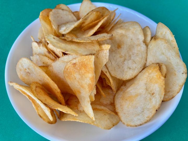 明太子感は微妙？旨味はしっかり！【カルビー】コンビニ限定の新作ポテトチップス