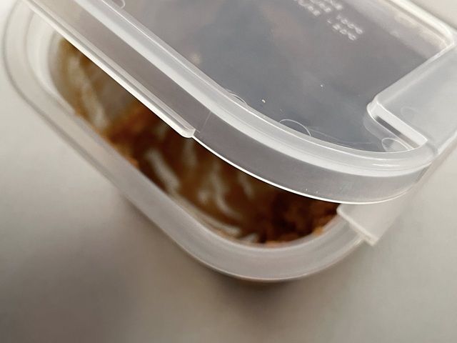 ダイソー 味噌のフタ 装着したまま開閉できる
