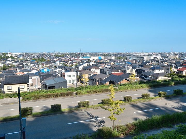 北陸エリアに住む20歳以上の男女を対象に居住満足度調査を行い、「いい部屋ネット 住み続けたい街ランキング2025＜北陸版＞」を発表しました。北陸エリア民が選んだ「住み続けたい街（自治体）」ランキングの2位は「石川県野々市市」、では1位は？