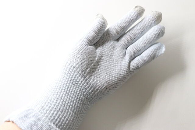 おうちケアニットグローブ（ロング丈、タッチパネル対応） 装着