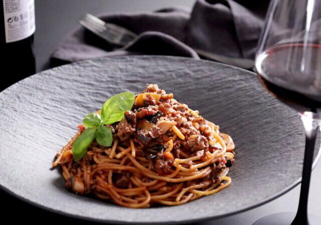 焼きキノコのワンパン濃厚ボロネーゼ