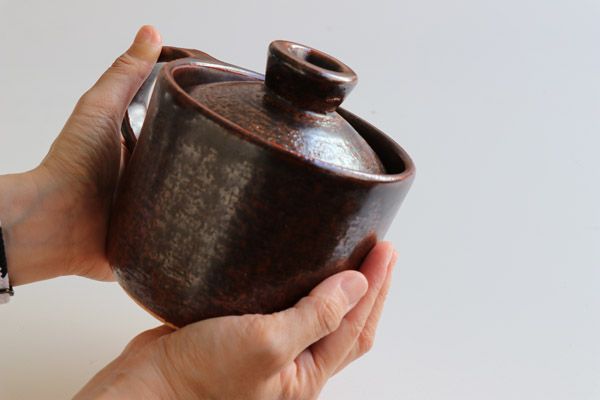 有田焼職人のこだわりであえて電子レンジ非対応のひとり用土鍋ご飯「おまぐはん」登場