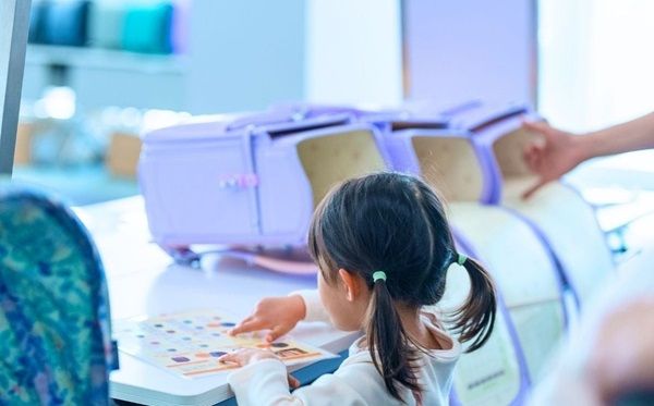 ランドセルブランド「ARTIFACT」が全国90ヶ所以上で2027年度モデル出張展示会を開催