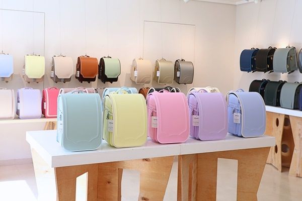 ランドセルブランド「ARTIFACT」が全国90ヶ所以上で2027年度モデル出張展示会を開催