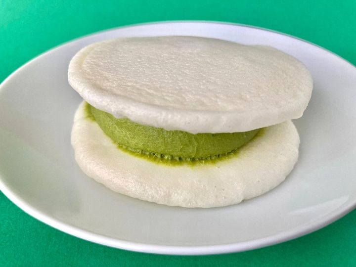 「クリスマス気分！」「ほっこり癒された！」【セブン】いちごソースが決め手の新作どら焼き