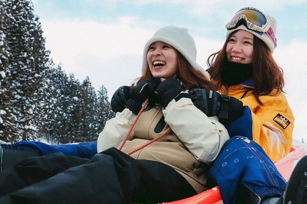 【新潟県十日町市】廃校グランピング「雪原学舎」で戦略型スポーツ雪合戦！非日常空間で童心に帰る1泊2日