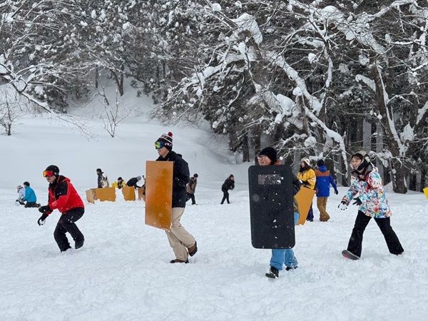 【新潟県十日町市】廃校グランピング「雪原学舎」で戦略型スポーツ雪合戦！非日常空間で童心に帰る1泊2日