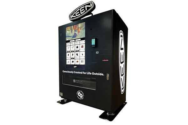 【長野県白馬村・福井県勝山市】長野・福井のスノーリゾートに「KEEN」の自販機登場！アパレル・雑貨・限定品など販売
