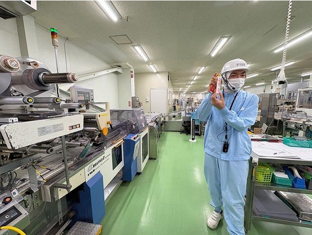 「固形7個入箱」を梱包するライン