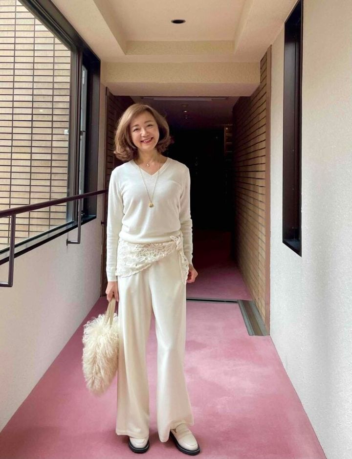 鈴木さん_カシミヤVネックセーター