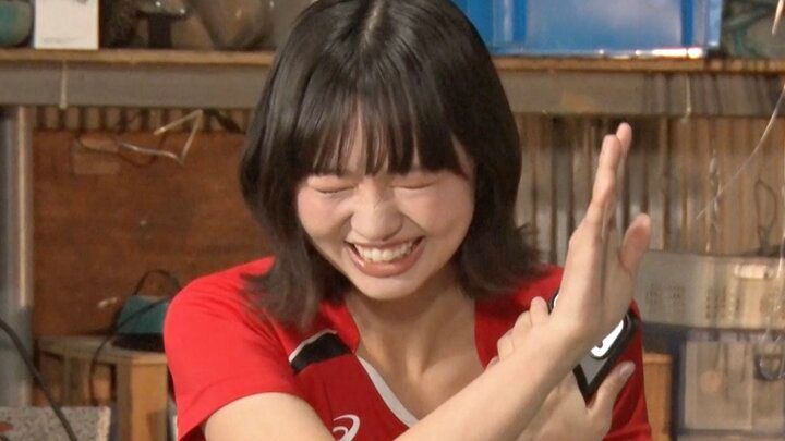 【写真・画像】去年デビューの8頭身美女、子どもの頃は人気女優似「面影ある」「似てる！」 1枚目