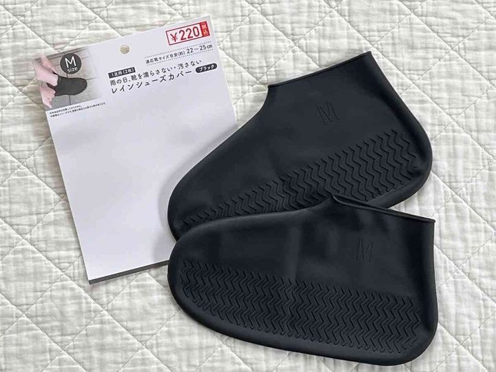 キャンドゥの「レインシューズカバーブラック M」