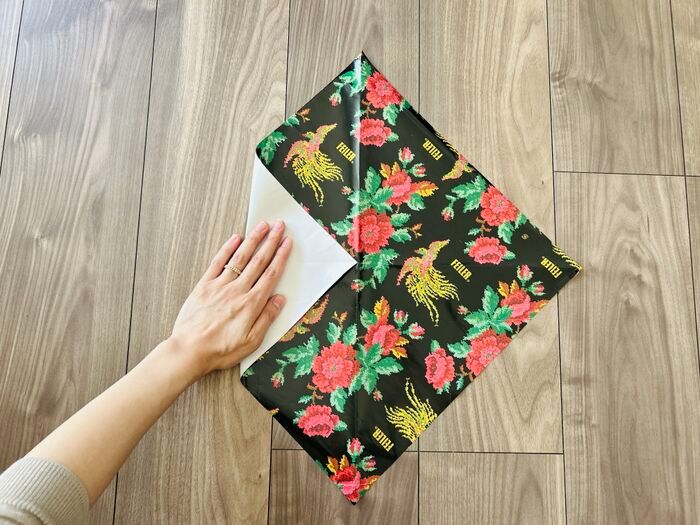不器用さんでもOK！『簡単ギフト袋』の作り方。包装紙1枚でこんなに可愛くなるなんて♡
