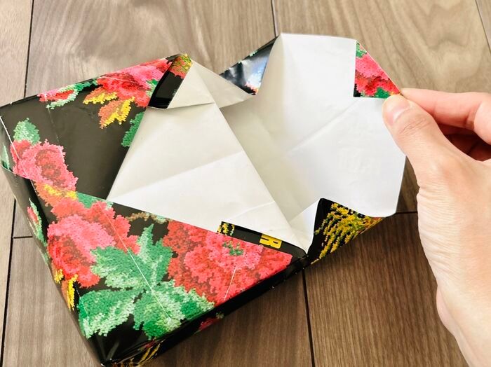 不器用さんでもOK！『簡単ギフト袋』の作り方。包装紙1枚でこんなに可愛くなるなんて♡