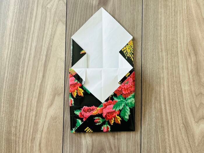 不器用さんでもOK！『簡単ギフト袋』の作り方。包装紙1枚でこんなに可愛くなるなんて♡