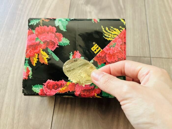 不器用さんでもOK！『簡単ギフト袋』の作り方。包装紙1枚でこんなに可愛くなるなんて♡