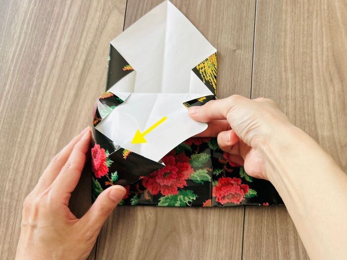 不器用さんでもOK！『簡単ギフト袋』の作り方。包装紙1枚でこんなに可愛くなるなんて♡