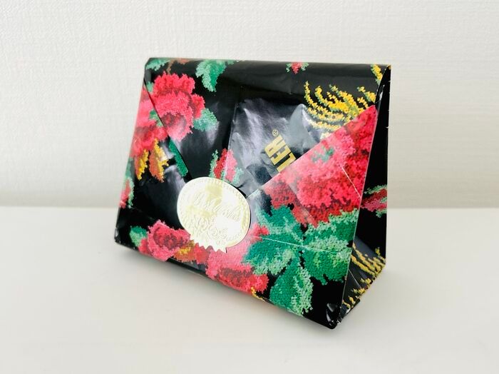 不器用さんでもOK！『簡単ギフト袋』の作り方。包装紙1枚でこんなに可愛くなるなんて♡