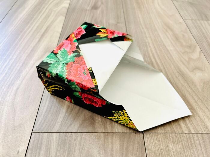 不器用さんでもOK！『簡単ギフト袋』の作り方。包装紙1枚でこんなに可愛くなるなんて♡