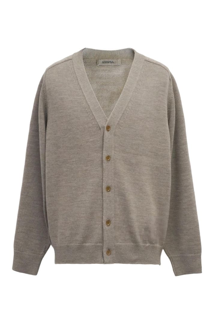 画像: 7GG V ネックカーディガン ¥42,900／UMEDA 出典：UMEDA公式サイト
