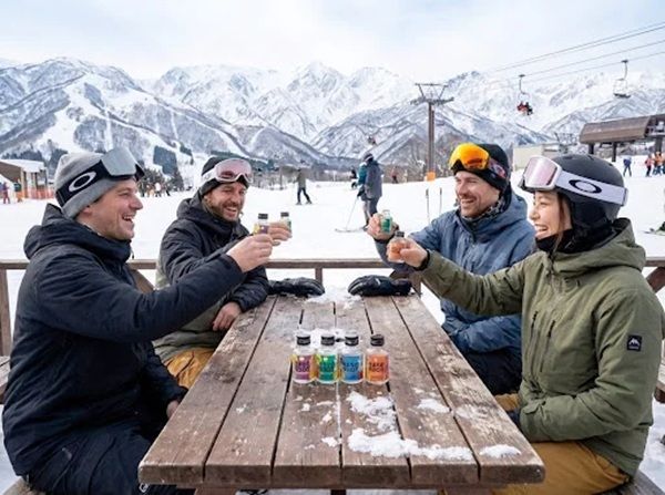 UNPLAN Village Hakubaと市野屋酒造が、ショットスタイルで楽しむ日本酒を発売！