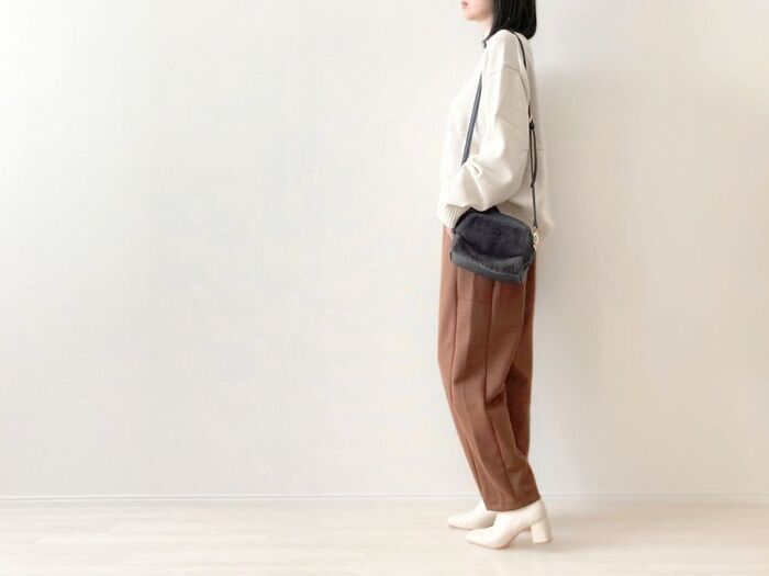 【ユニクロ】細見え＆脚長効果アリ！大人気「カーブパンツ」がついに値下げ！40代女子にもおすすめです♡