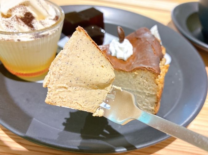 Book cafe 3rd Labo コーヒーバスクチーズケーキ