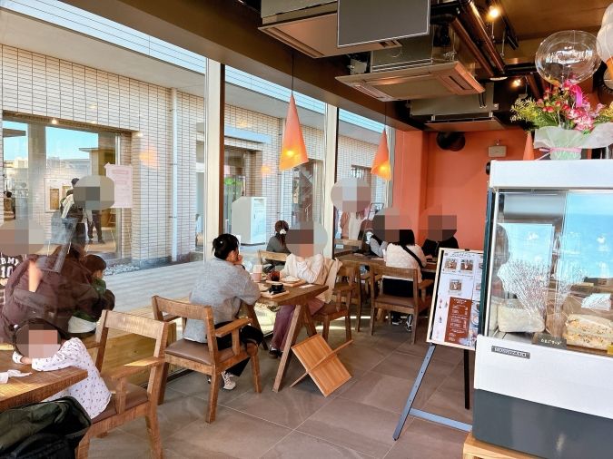Book cafe 3rd Labo 店内
