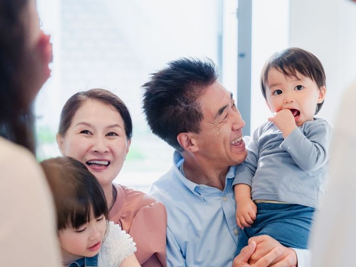 【総合内科専門医が解説】軽度認知障害（MCI）は認知症の前段階。早期に気付いて生活習慣を整えれば、改善や回復が期待できます。年末年始などの帰省は、親の異変に早く気付ける貴重なチャンスです。見逃しやすい初期症状や原因、チェックポイントを分かりやすく解説します。（※画像：Shutterstock.com）