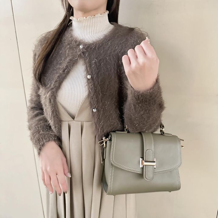 画像: ボタンの留め方で印象チェンジ