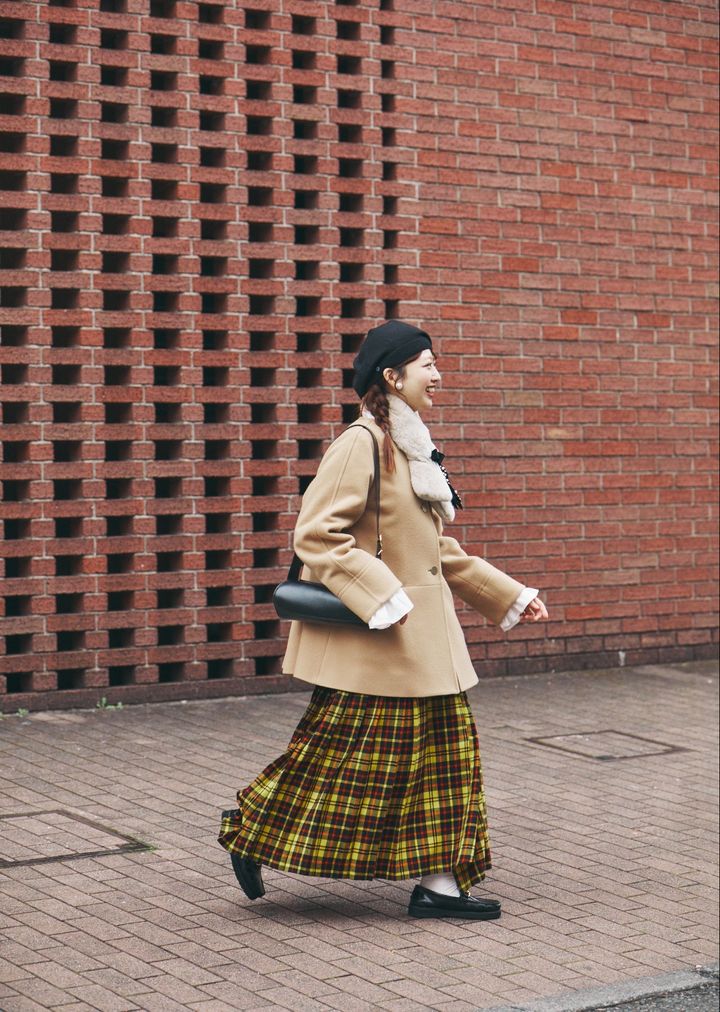 冬コーデの鮮度をアップする、イエローを基調としたチェック柄スカートを愛用中【FUDGE dig.｜お洒落な人は「チェック柄スカート」をどう着こなす？ 01 FUDGE FRIEND Maruru】