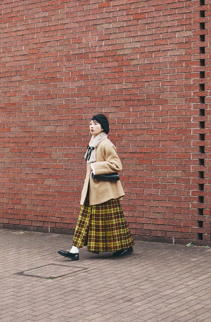 冬コーデの鮮度をアップする、イエローを基調としたチェック柄スカートを愛用中【FUDGE dig.｜お洒落な人は「チェック柄スカート」をどう着こなす？ 01 FUDGE FRIEND Maruru】