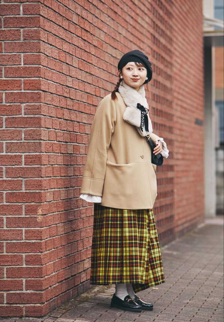 冬コーデの鮮度をアップする、イエローを基調としたチェック柄スカートを愛用中【FUDGE dig.｜お洒落な人は「チェック柄スカート」をどう着こなす？ 01 FUDGE FRIEND Maruru】