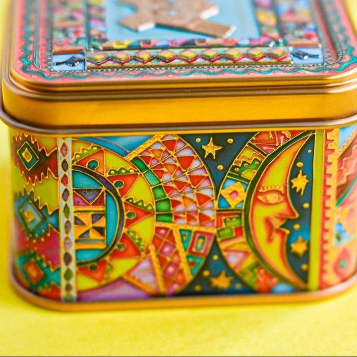 会場限定！1人3点のみしか買えない大人気お菓子缶