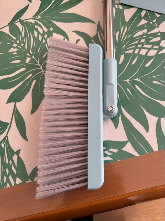 ダイソーで550円で買える!!高機能ほうきセット