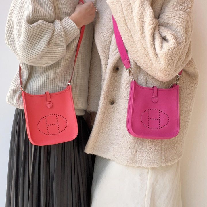 エルメスのエブリンを持った女性ふたり