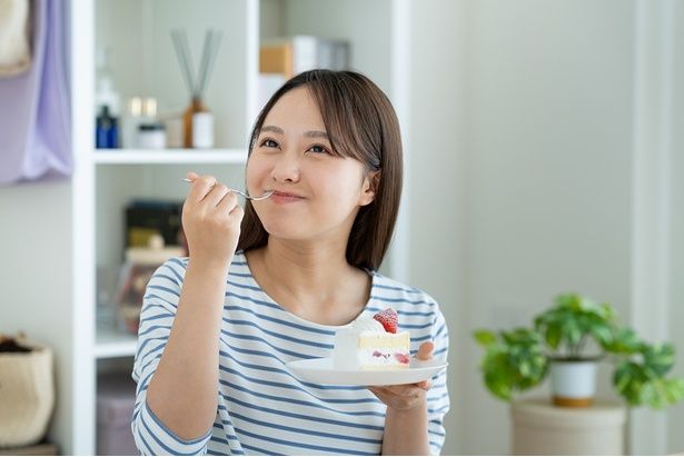 糖質をコントロールすればスイーツもOK！ (C)takeuchi masato／PIXTA