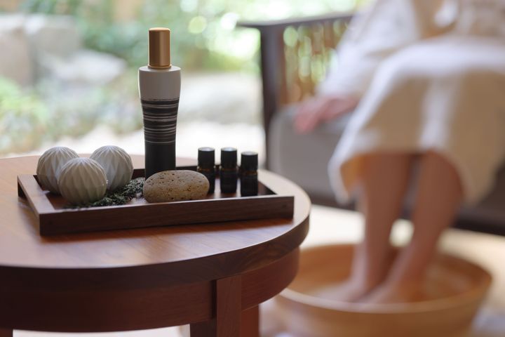 アロマと大地の恵みである石の力で、心身をリラックスさせる。