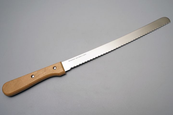 すらっとしたシンプルなデザインです。岐阜県関市産のステンレス包丁／\1,000（税込み）