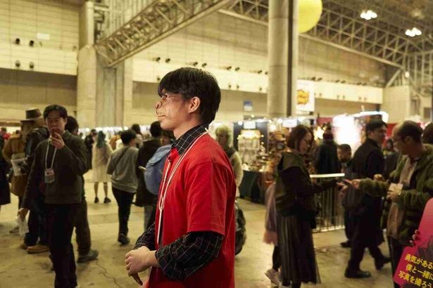 【写真を見る】サルのメイクをしたカノックスターが会場を練り歩く！ [c]2025 Paramount Pictures. All Rights Reserved.