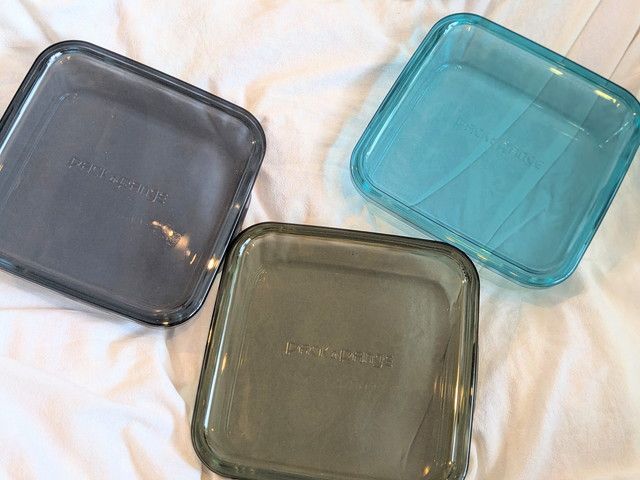 iwaki耐熱調理容器 3色を並べた比較写真