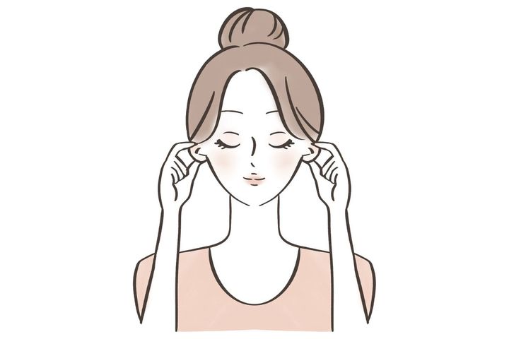耳を折りたたむマッサージをする女性のイラスト