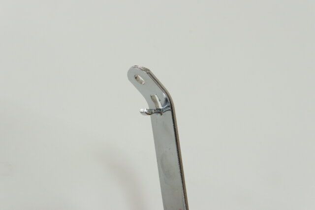 ダイソーの栓抜きになる回転式缶オープナー