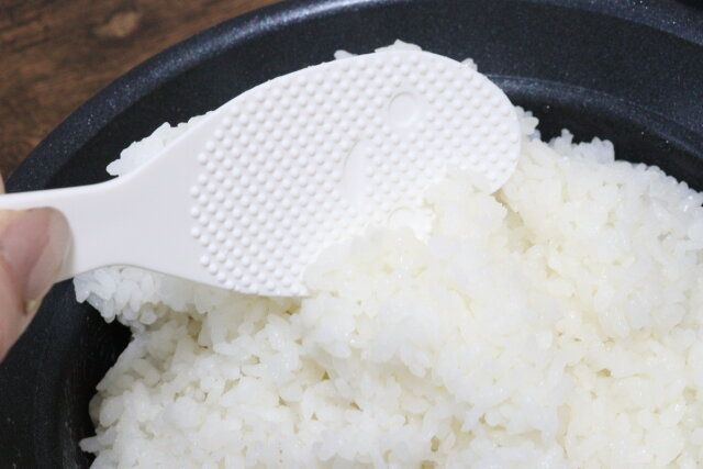 くっつきにくい立つしゃもじ（小） ごはんを混ぜる