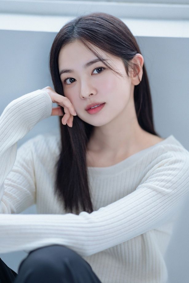 撮影中は役作りで猫背気味にして少し丸まった肩を意識したのだそう （C）BINGE WORKS & PONY CANYON & STORYMOB All Rights Reserved.