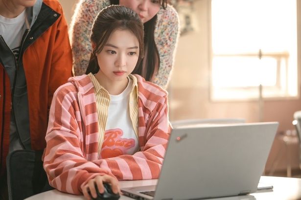 キム・ヨハンさんはノートパソコンが引き金だと言いますが…？ （C）BINGE WORKS & PONY CANYON & STORYMOB All Rights Reserved.