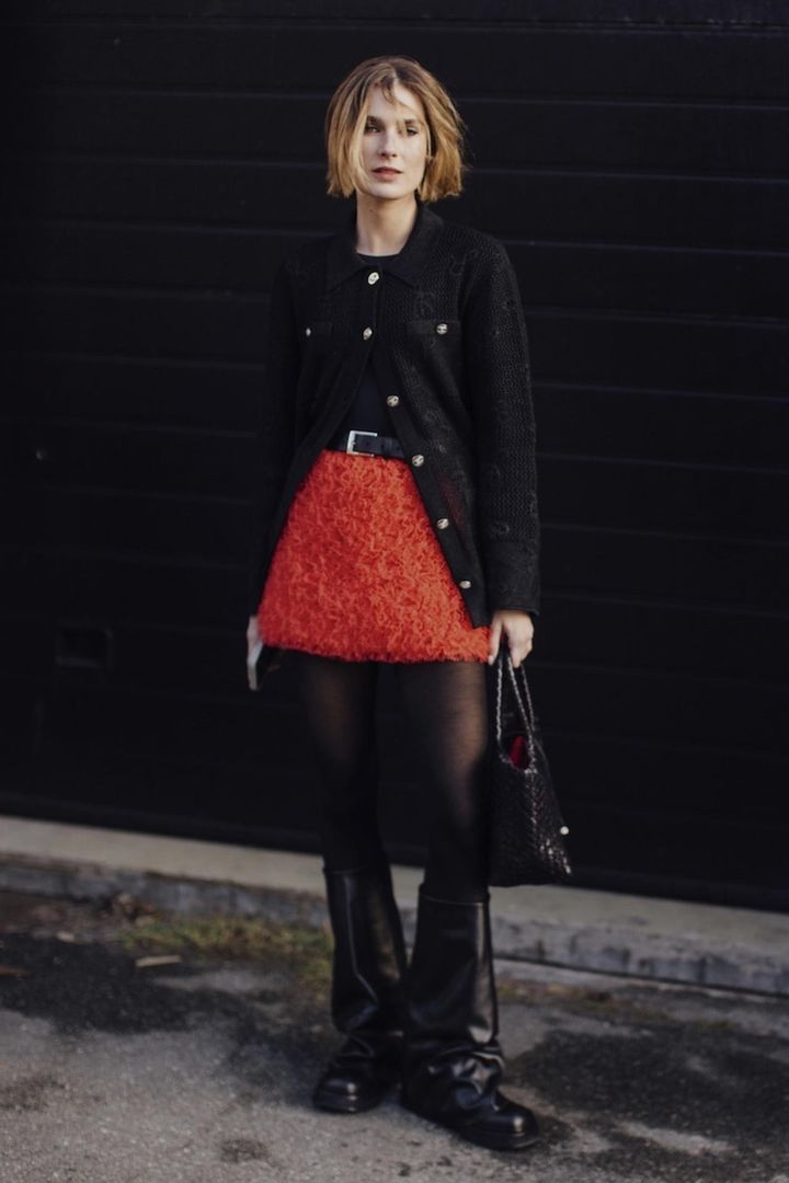 画像: 立体的な赤スカートが好作用