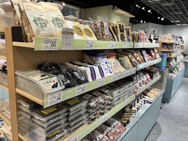 店内には宮城の特産品がズラリ！